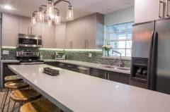 2-tone-contemporary-kitchen-mint-decor-inc-img_1021c2c108b5cf10_14-8308-1-4849502